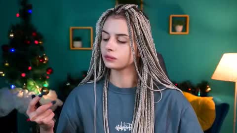 Snapshot of jade_castle chatting on 12.19.24 jade_castle online show from 12.19.24