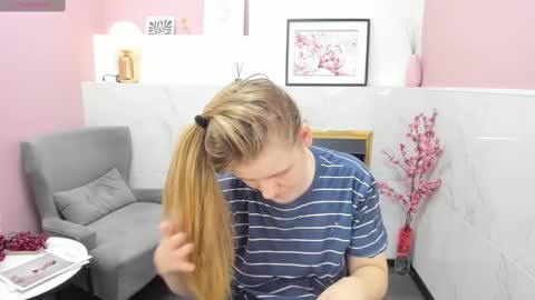 Snapshot of jade_soft chatting on 03.07.25 Jade online show from 03.07.25