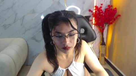 Snapshot of jade_tf chatting on 05.17.26 Jade online show from 05.17.26