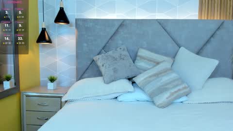 Snapshot of jade_whisper chatting on 11.20.25 Alanis Cooper online show from 11.20.25