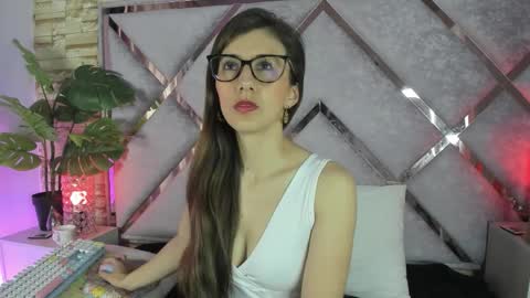 jade white  online show from 12.17.25