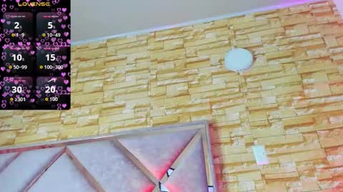 jade white  online show from 01.13.26