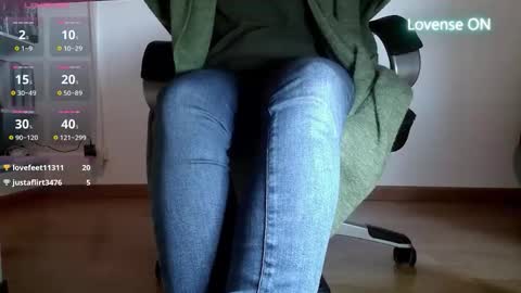 Snapshot of jadefxxt2 chatting on 12.18.25 Jadefxxt online show from 12.18.25