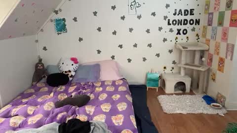 Snapshot of jadelondonxo chatting on 03.06.25 Jade online show from 03.06.25