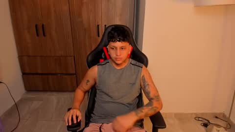 Snapshot of jake_pons chatting on 10.01.25 Jake Pons online show from 10.01.25