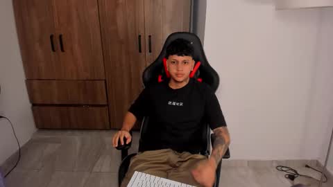 Snapshot of jake_pons chatting on 10.02.25 Jake Pons online show from 10.02.25