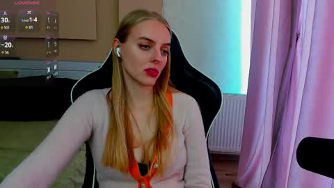 Snapshot of jam_cream chatting on 11.08.25 Sofia online show from 11.08.25