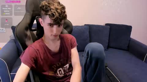 Snapshot of james_mil chatting on 09.17.25 James online show from 09.17.25