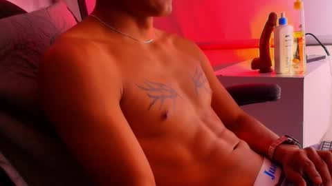 Jamesshott  online show from 01.16.26