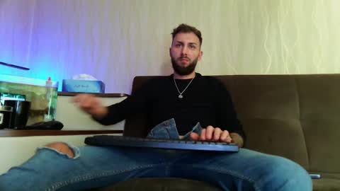 Snapshot of jamienoxus chatting on 03.11.25 Robbie online show from 03.11.25