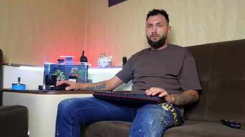 Snapshot of jamienoxus chatting on 10.01.25 Robbie online show from 10.01.25