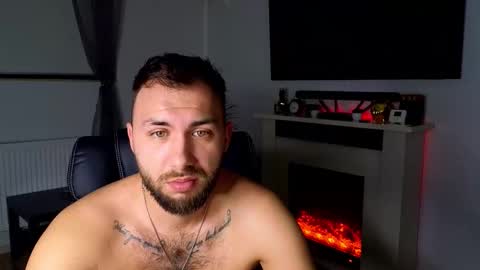 Snapshot of jamienoxus chatting on 11.24.25 Robbie online show from 11.24.25