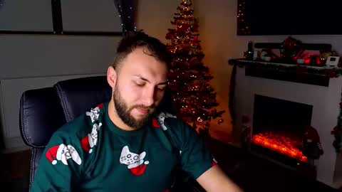 Snapshot of jamienoxus chatting on 12.19.25 Robbie online show from 12.19.25