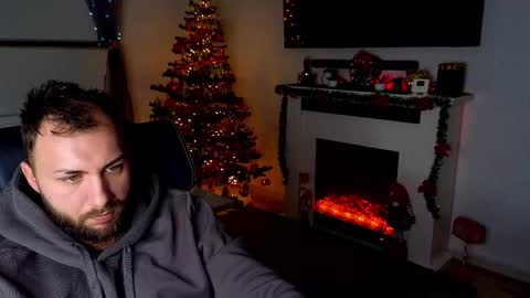 Snapshot of jamienoxus chatting on 12.20.25 Robbie online show from 12.20.25