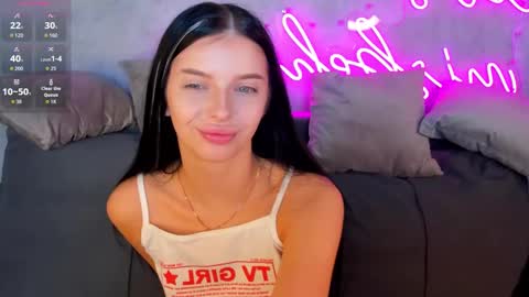 Snapshot of jane_johnston chatting on 11.05.25 Eva online show from 11.05.25