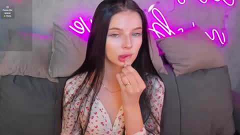 Snapshot of jane_johnston chatting on 11.12.25 Eva online show from 11.12.25