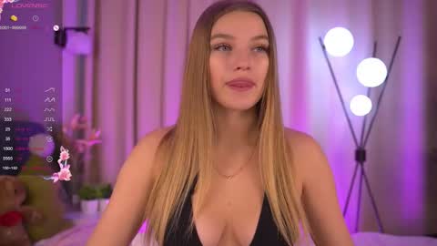 Day Alice Night Stella online show from 02.05.26