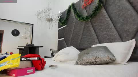 Snapshot of janna_foxx chatting on 12.21.25 Janna online show from 12.21.25