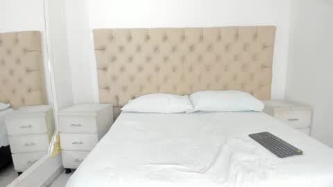 Snapshot of janneblossom chatting on 09.09.25 Janne online show from 09.09.25