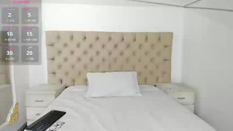 Snapshot of janneblossom chatting on 09.11.25 Janne online show from 09.11.25