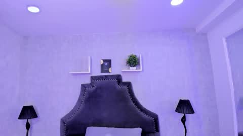 Snapshot of janneblossom chatting on 10.08.25 Janne online show from 10.08.25