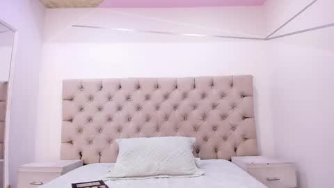 Snapshot of janneblossom chatting on 11.17.25 Janne online show from 11.17.25