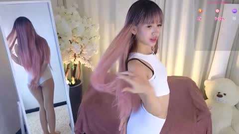 Snapshot of jannetjerkson chatting on 10.17.25 Janet online show from 10.17.25