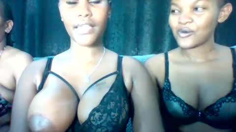 Snapshot of jannyshiko75 chatting on 05.19.26 jannyshiko75 online show from 05.19.26