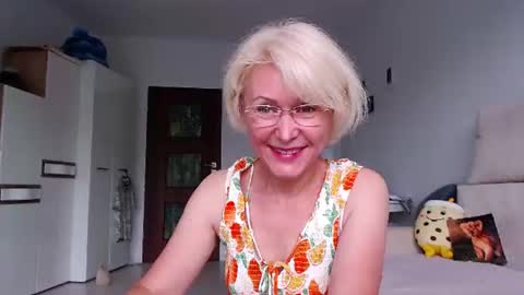 Snapshot of jasmin18v chatting on 06.11.26 Jasmin room for people 40 online show from 06.11.26