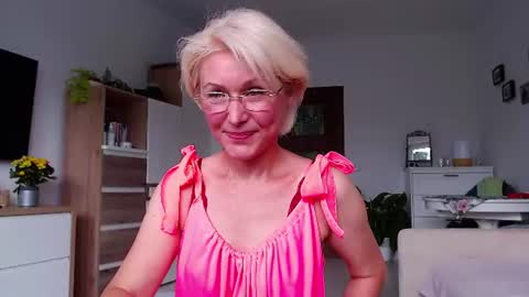 Snapshot of jasmin18v chatting on 06.12.26 Jasmin room for people 40 online show from 06.12.26
