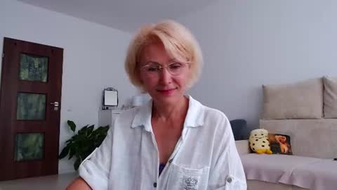 Snapshot of jasmin18v chatting on 07.11.26 Jasmin room for people 40 online show from 07.11.26