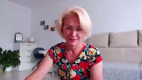Snapshot of jasmin18v chatting on 07.21.26 Jasmin room for people 40 online show from 07.21.26