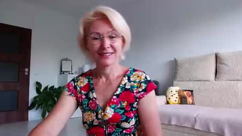 Snapshot of jasmin18v chatting on 07.22.26 Jasmin room for people 40 online show from 07.22.26
