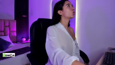 Snapshot of jasmin_adams chatting on 06.12.26 Jasmin online show from 06.12.26