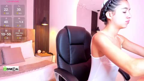 Snapshot of jasmin_adams chatting on 06.18.26 Jasmin online show from 06.18.26