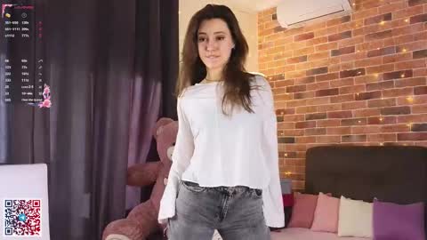 Snapshot of jasmindoroti chatting on 10.23.25 Chloe online show from 10.23.25