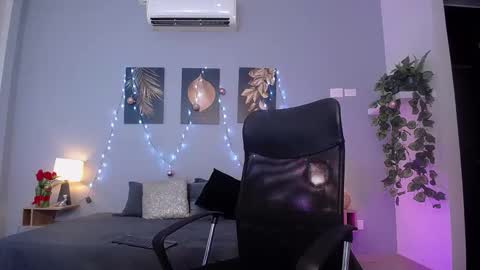 Snapshot of jasminecampbell chatting on 12.16.24 Instagram jasminecampbell1 online show from 12.16.24