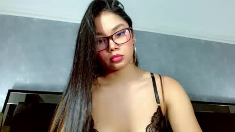 Snapshot of jasminemoore chatting on 10.04.25 Jazmin online show from 10.04.25