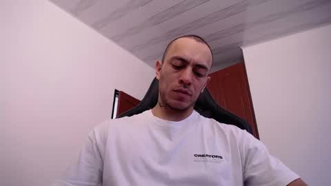 Snapshot of jasson_king01 chatting on 05.06.26 JKing online show from 05.06.26