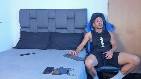 Snapshot of javiercarrera222 chatting on 02.23.25 Javier online show from 02.23.25