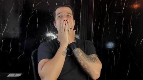 Snapshot of jayalvarrez_ chatting on 04.19.26 Jay Alvarrez online show from 04.19.26