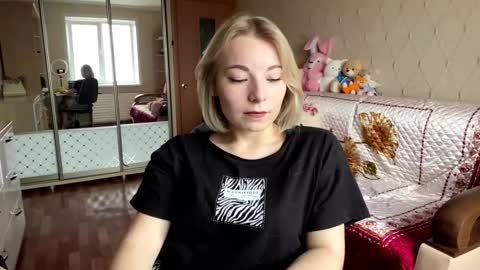 Snapshot of jaynafriess chatting on 11.06.25 Mira online show from 11.06.25