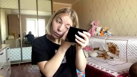 Snapshot of jaynafriess chatting on 11.08.25 Mira online show from 11.08.25