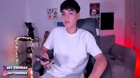 Snapshot of jaythomax chatting on 02.19.25 jaythomax online show from 02.19.25