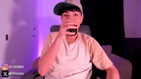 Snapshot of jaythomax chatting on 10.02.25 jaythomax online show from 10.02.25