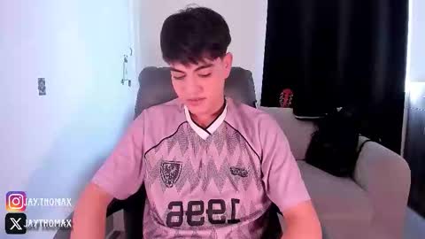 Snapshot of jaythomax chatting on 10.05.25 jaythomax online show from 10.05.25