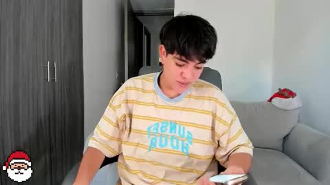 Snapshot of jaythomax chatting on 12.21.25 jaythomax online show from 12.21.25