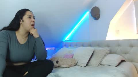 Snapshot of jazmin_dharius chatting on 10.18.25 Jazmin and Scarlett online show from 10.18.25