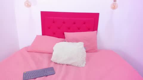 Jazmin Lewiss online show from 01.08.25