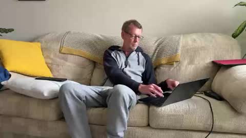 Snapshot of jcar57 chatting on 10.04.25 Jon online show from 10.04.25